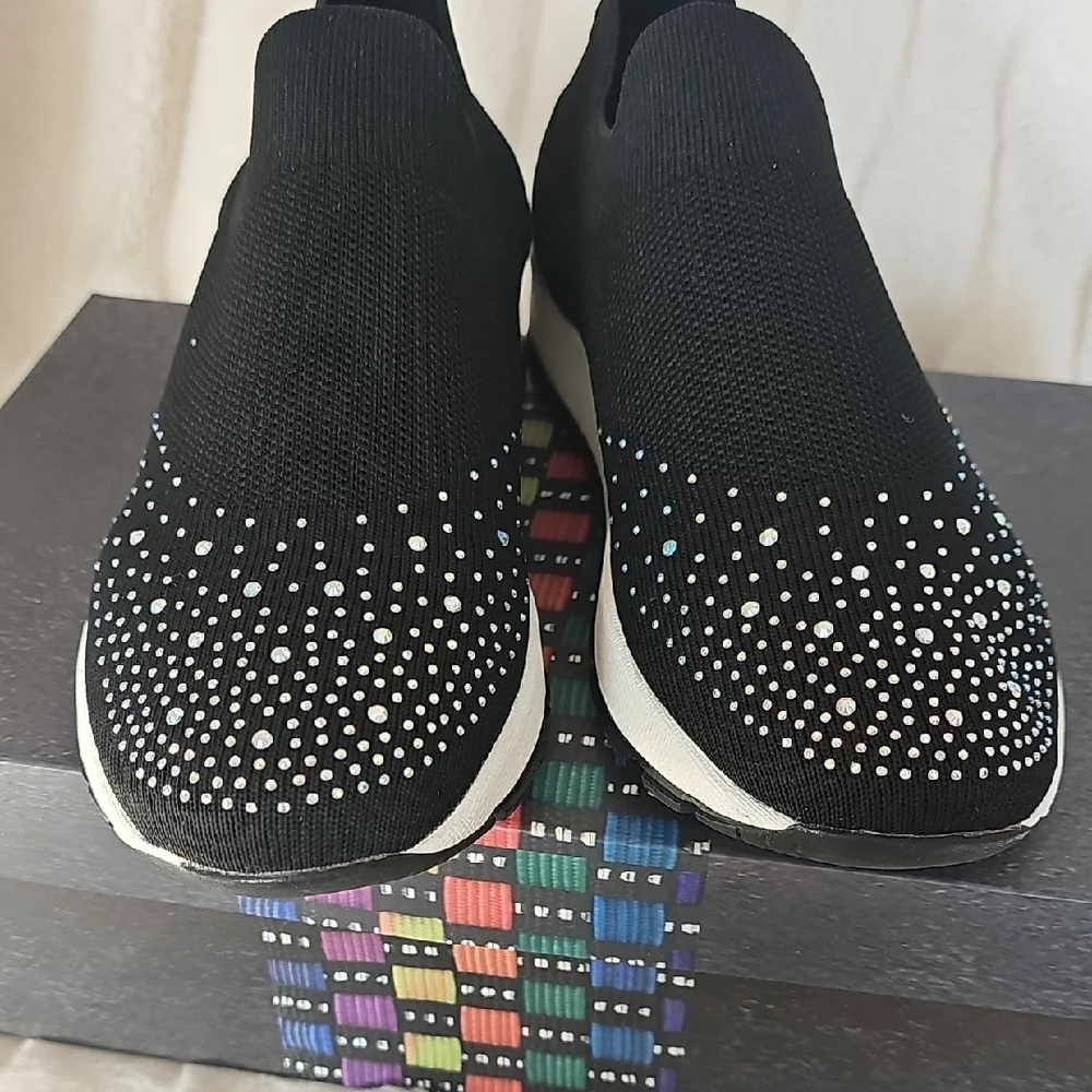 bernie mev. Black and White Women's Sneakers